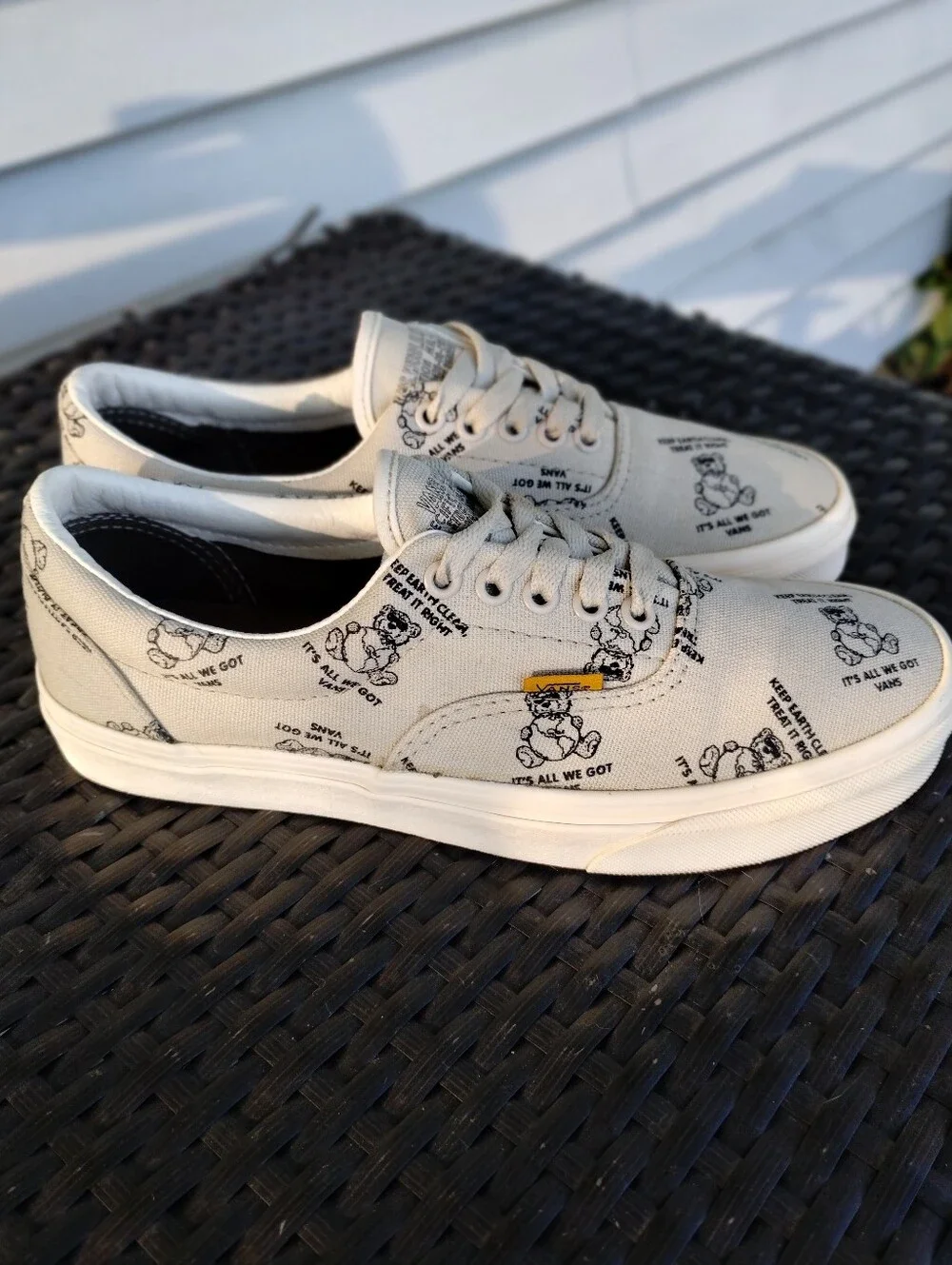 Vans Era World Code Bear Print Sneakers Men’s 8 Women’s 9.5 Oatmeal